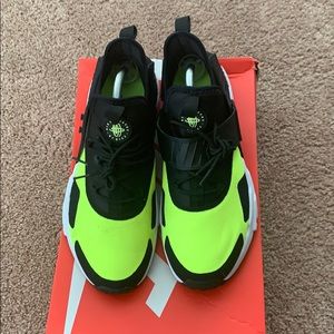 Air Huarache Drift ‘Black Volt’